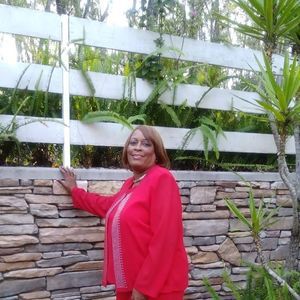 Meet your Posher, Flora